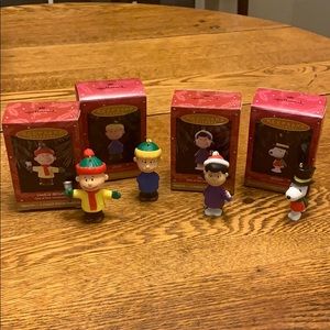 Charlie Lucy Linus Snoopy Peanuts Hallmark